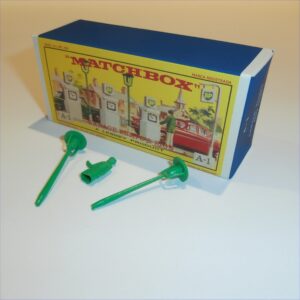 Matchbox Lesney Accessory A1b BP Petrol Pumps Display Box with Plastic Man Lamps