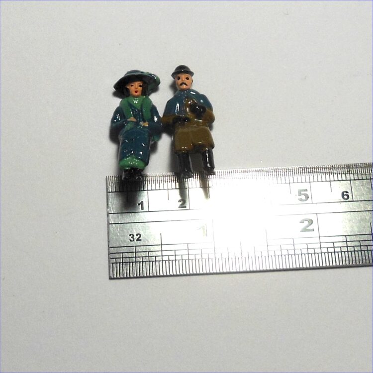 Corgi Toys 9021 1910 Daimler Rear Seat Passenger Figures