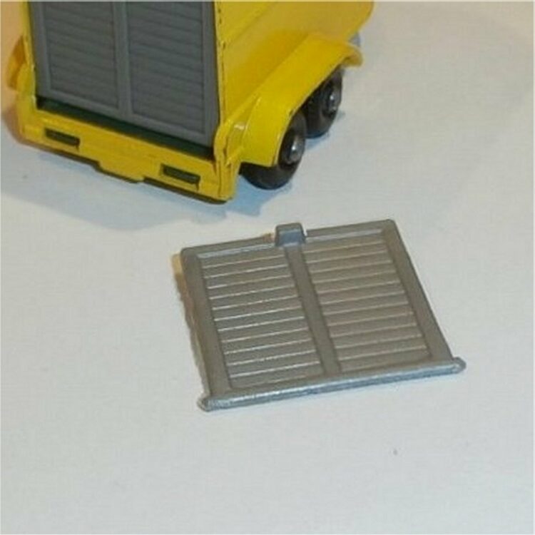 Matchbox Lesney 17 e or 43 c Horsebox Side Door