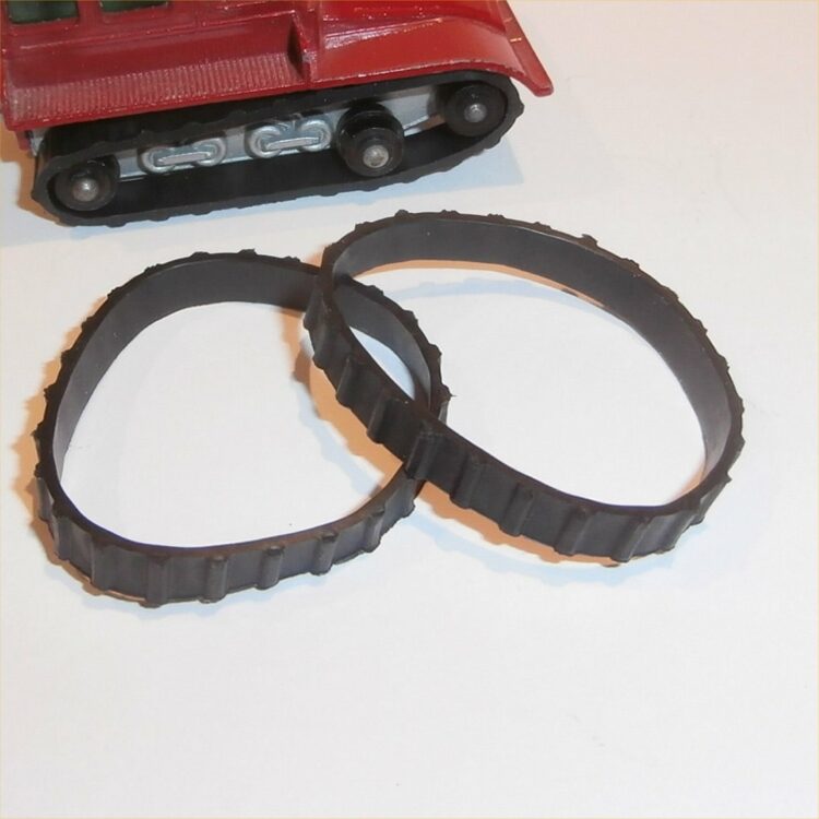 Matchbox Tracks 1-75 35 b Snow Trac Black Treads Pair