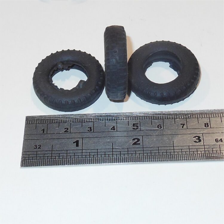 Britains 32mm Hollow Military Black Tyre Y110