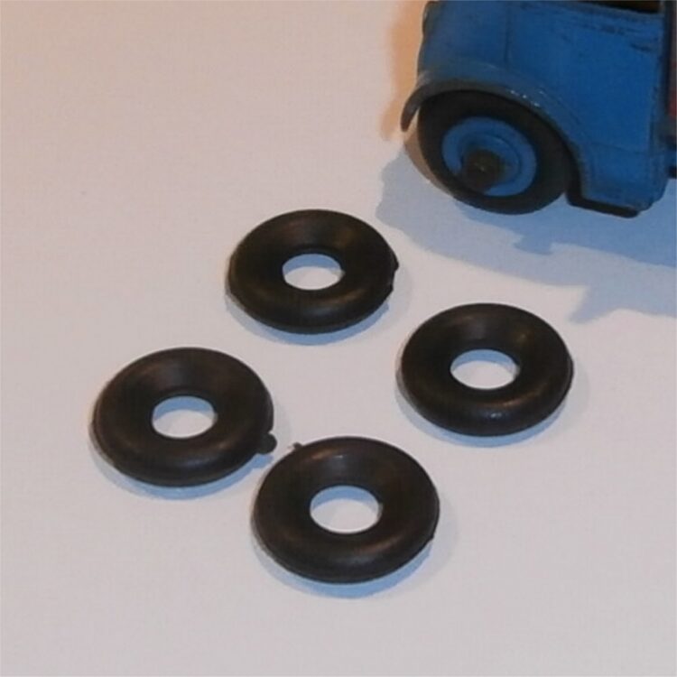 Dinky Toys 17mm Smooth Pre-war Truck Tyre Black Y124