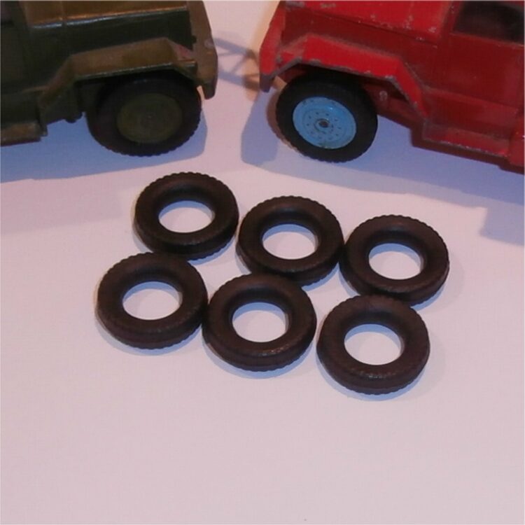 Corgi Toys 1133 or 1121 International Truck Chipperfields Crane Tires Tyres Pack #12