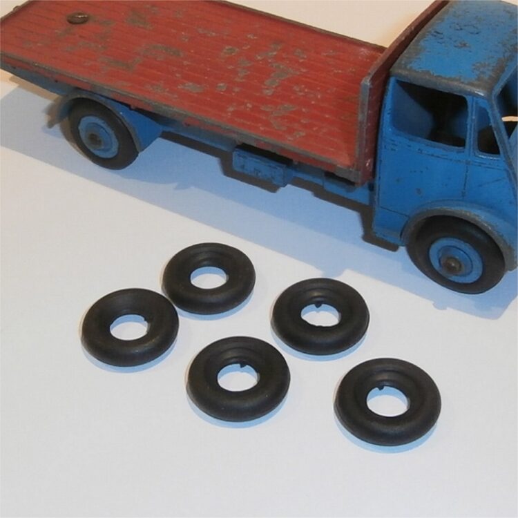 Dinky Toys Guy Van and Tray Truck 19mm Smooth Tires Set of 5 Tyres Pack #117