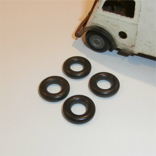 Tri-ang Minic Tires 19mm Black Tyres Set of 4 Cast Hubs Pack #119
