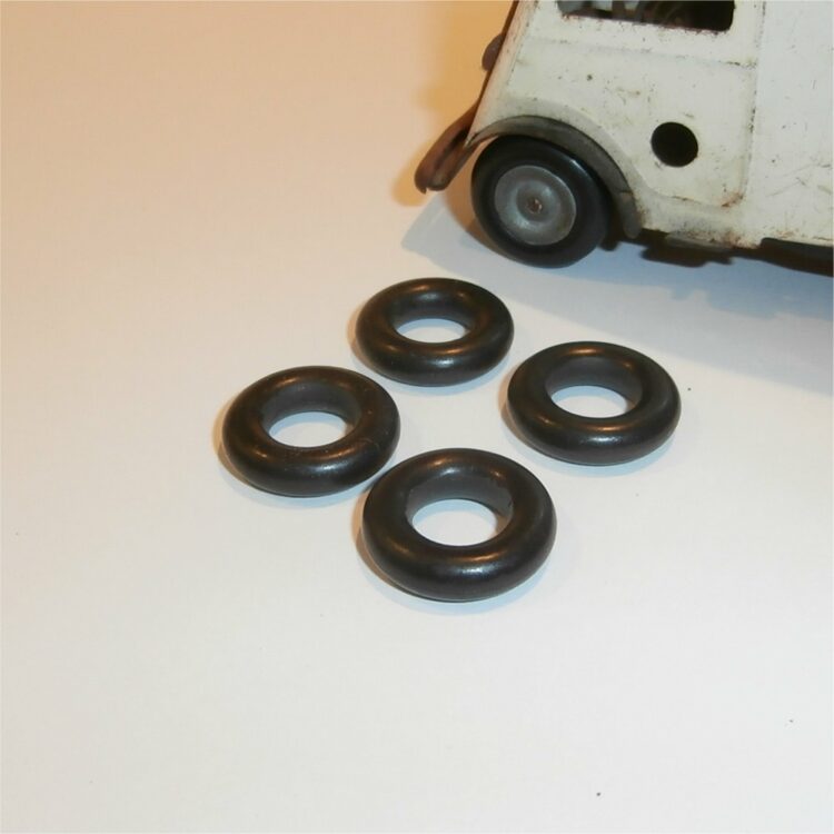 Tri-ang Minic Tires 19mm Black Tyres Set of 4 Cast Hubs Pack #119